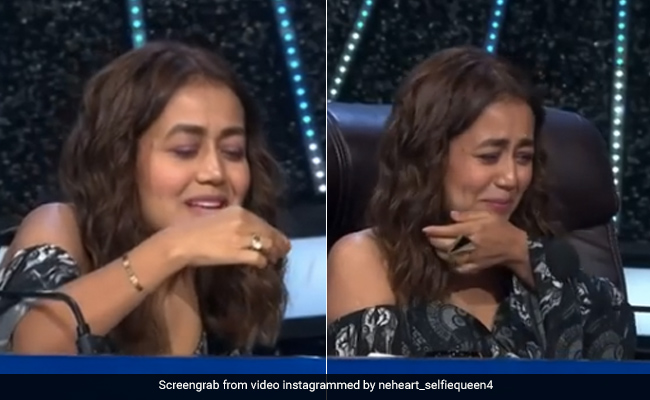 Neha Kakkar के गोलगप्पों में मिला दिया नीम और करेले का पानी, खाते ही सिंगर का हुआ ऐसा हाल- Viral हुआ Video