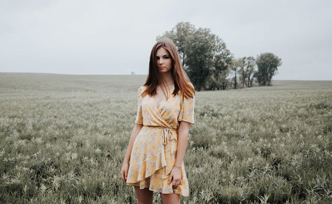 Look Effortlessly Chic In These 4 Gorgeous Dresses