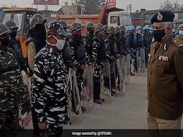 'तीसरी आंख' से किसानों के चक्का जाम पर नजर रख रही दिल्ली पुलिस, देखें वीडियो 'तीसरी आंख' से किसानों के चक्का जाम पर नजर रख रही दिल्ली पुलिस, देखें वीडियो