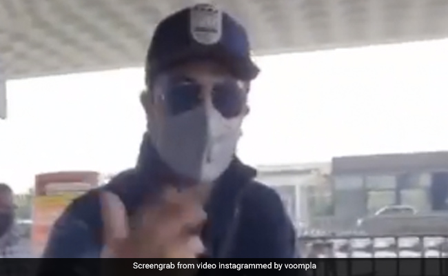 Ranbir और Alia को एयरपोर्ट पर देख फोटोग्राफर ने कहा 'दोनों साथ आ जाइये' तो एक्टर से यूं मिला जवाब- देखें Video