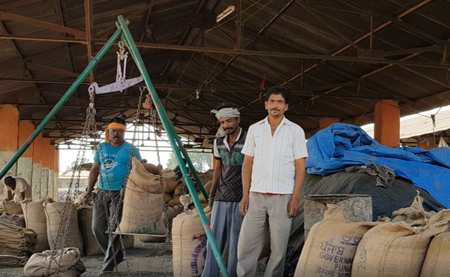 शिवराज सिंह ने कहा मंडिया बंद नहीं होंगी, लेकिन 70 फीसदी मंडियों में कारोबार लगभग पूरी तरह ठप