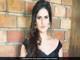 जरीन खान ब्लैक ड्रेस में यूं झूमती आईं नजर, वायरल हुआ Video जरीन खान ब्लैक ड्रेस में यूं झूमती आईं नजर, वायरल हुआ Video
