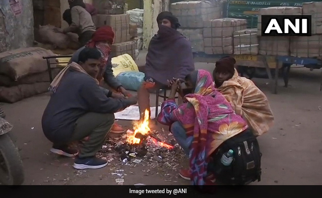 Delhi Shivers On New Year's Eve, Temperature Dips To 3.3 Degrees Celsius