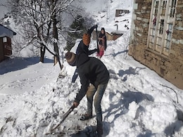 कश्मीर में भीषण ठंड, श्रीनगर में तापमान शून्य से 5.9 डिग्री नीचे पहुंचा कश्मीर में भीषण ठंड, श्रीनगर में तापमान शून्य से 5.9 डिग्री नीचे पहुंचा