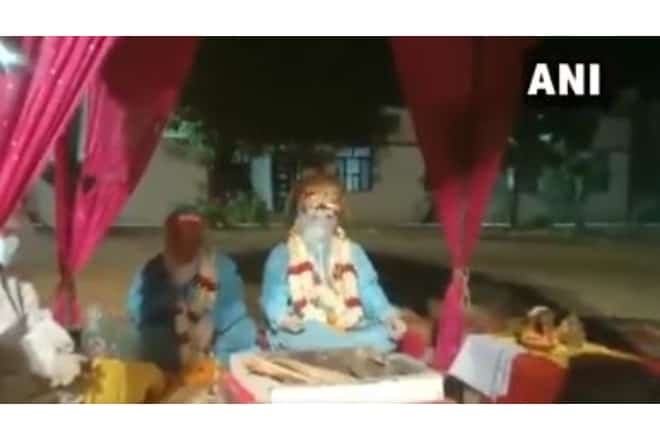Watch: Couple, Priest Perform Rituals In PPE Kit After Bride Tests COVID+ In Rajasthan
