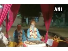 Watch: Couple, Priest Perform Rituals In PPE Kit After Bride Tests COVID+ In Rajasthan Watch: Couple, Priest Perform Rituals In PPE Kit After Bride Tests COVID+ In Rajasthan