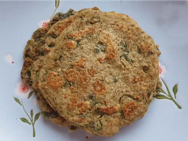 How To Make Methi & Moong Cheela | Easy Methi & Moong Cheela Recipe Video