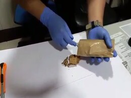 मुंबई में DRI ने जब्त की 3 करोड़ रु. की हेरोइन, नकली बालों में छिपाकर लाई गई थी मुंबई में DRI ने जब्त की 3 करोड़ रु. की हेरोइन, नकली बालों में छिपाकर लाई गई थी