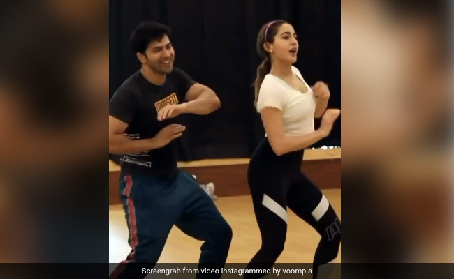 Sara Ali Khan और वरुण धवन ने 'हुस्न है सुहाना' सॉन्ग पर किया डांस, Video में दिखी जबरदस्त केमिस्ट्री Sara Ali Khan और वरुण धवन ने 'हुस्न है सुहाना' सॉन्ग पर किया डांस, Video में दिखी जबरदस्त केमिस्ट्री
