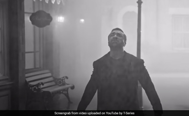 Ajaz Khan का नया सॉन्ग 'Ohh Maa' रिलीज, खूब वायरल हो रहा इमोशनल Video