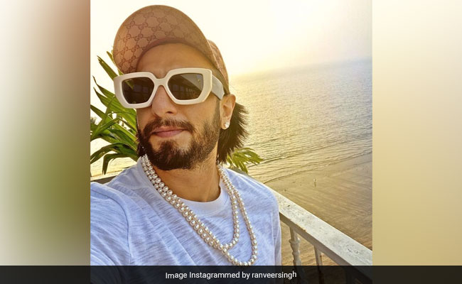 On Pic Of Ranveer Singh Wearing Pearl Necklace, Arjun Kapoor's Comment Takes The Cake