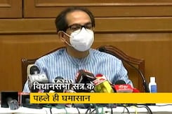 महाराष्ट्र में उद्धव ठाकरे और फडणवीस के बीच जुबानी जंग महाराष्ट्र में उद्धव ठाकरे और फडणवीस के बीच जुबानी जंग