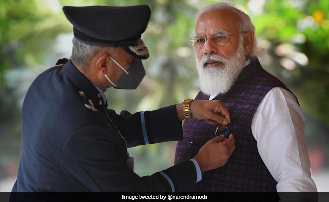 On Armed Forces Flag Day, PM Thanks Soldiers, Calls For Generous Donation