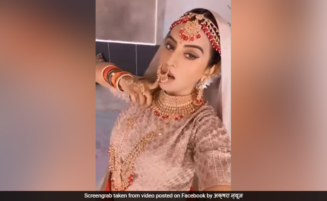 गुरु रंधावा के 'सूट-सूट करदा' गाने पर अक्षरा सिंह ने दुल्हन की ड्रेस में किया डांस, देखें Video