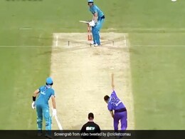 BBL 2020: एक गेंद पर चाहिए थे 2 रन, बल्लेबाज़ ने मारा शॉट और फिर - Video में देखें सांस रोक देने वाला मैच BBL 2020: एक गेंद पर चाहिए थे 2 रन, बल्लेबाज़ ने मारा शॉट और फिर - Video में देखें सांस रोक देने वाला मैच