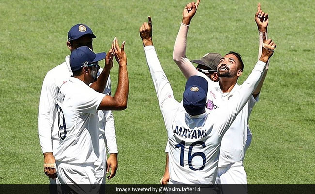 Ind vs Aus: मोहम्मद सिराज की धुआंधार गेंदबाज़ी देख वसीम जाफर बोले- 'जन्नत में अब्बा भी मुस्कुरा रहे होंगे...'