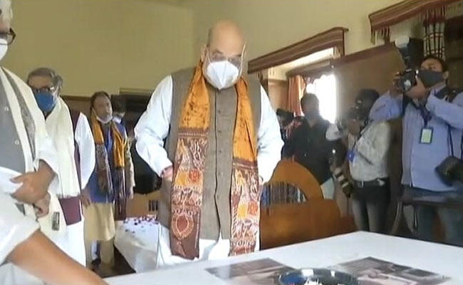 Watch: Amit Shah Pays Tributes To Rabindranath Tagore On Day 2 In Bengal