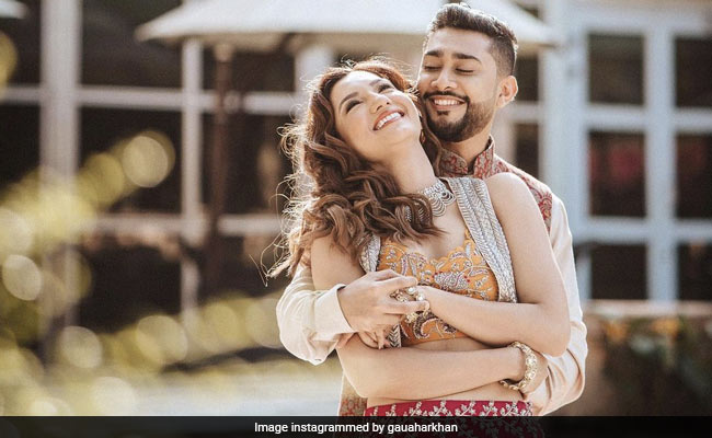 गौहर खान ने शेयर किया डिजिटल वेडिंग कार्ड, Video में दिखाई लव स्टोरी की झलक