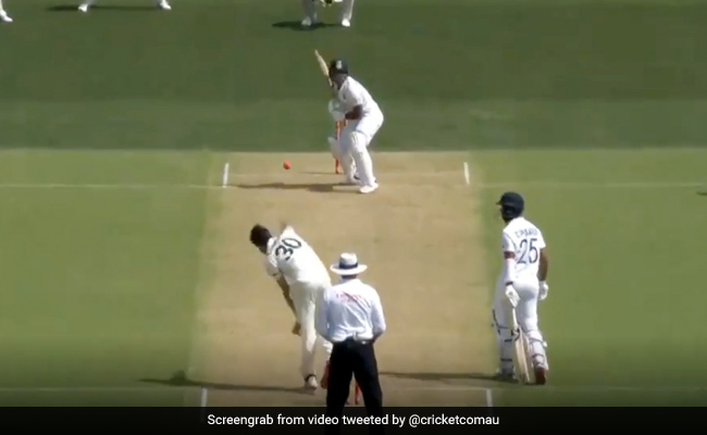 Ind Vs Aus: गेंदबाज ने पिच पर नचाई गेंद, बोल्ड होने के बाद ऐसे देखने लगे मयंक अग्रवाल - देखें पूरा Video