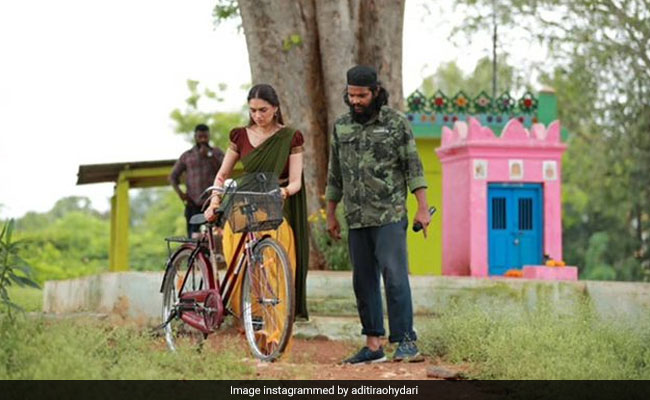 "As Kind As His Stories": Aditi Rao Hydari Pays Tribute To <i>Sufiyum Sujathayum</i> Director Naranipuzha Shanavas