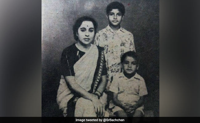 How Amitabh Bachchan Remembered Mother Teji Bachchan On Her Death Anniversary