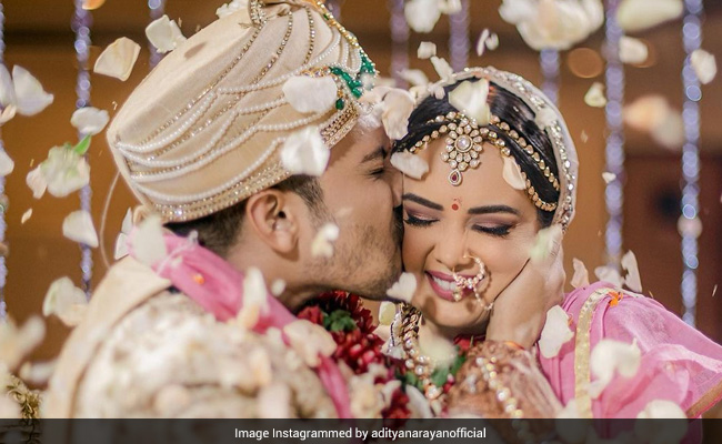 Trending: Aditya Narayan And Shweta Agarwal's Loved Up Pic From Their Fairytale Wedding
