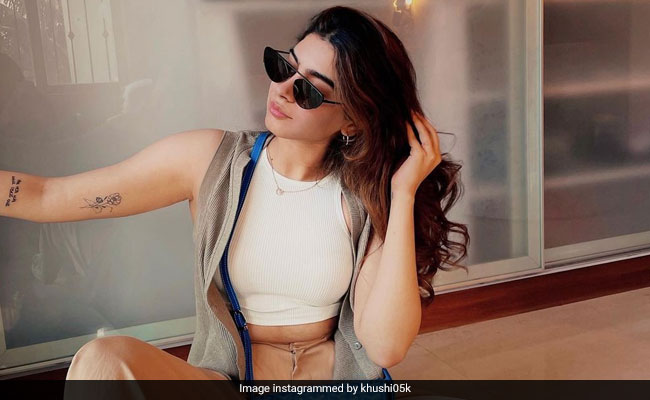 खुशी कपूर की सेल्फी में दिखा उनका प्यारा सा टैटू ,अनुराग कश्यप की बेटी आलिया ने किया ये कमेंट