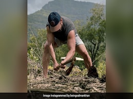 Salman Khan हाथों में फावड़ा लेकर कड़ी धूप में यूं खेती करते आए नजर, Photo शेयर कर बोले- धरती मां... Salman Khan हाथों में फावड़ा लेकर कड़ी धूप में यूं खेती करते आए नजर, Photo शेयर कर बोले- धरती मां...