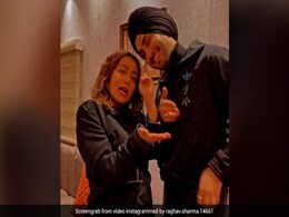 नेहा कक्कड़ ने रोहनप्रीत सिंह संग 'शोना-शोना' गाने पर दिए एक्सप्रेशंस, देखें Video नेहा कक्कड़ ने रोहनप्रीत सिंह संग 'शोना-शोना' गाने पर दिए एक्सप्रेशंस, देखें Video