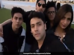 शाहरुख खान के बेटे आर्यन खान दुबई में दोस्तों के साथ कर रहे हैं चिल, Video में यूं मस्ती करते आए नजर शाहरुख खान के बेटे आर्यन खान दुबई में दोस्तों के साथ कर रहे हैं चिल, Video में यूं मस्ती करते आए नजर