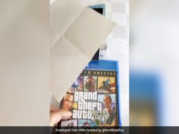 बॉलीवुड एक्टर के बेटे ने Amazon से मंगाई गेम की सीडी, अंदर से निकला कोरा कागज, बोले- 'कुछ करें..' - देखें Video बॉलीवुड एक्टर के बेटे ने Amazon से मंगाई गेम की सीडी, अंदर से निकला कोरा कागज, बोले- 'कुछ करें..' - देखें Video