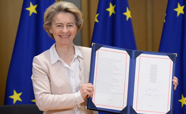 EU Leaders Sign Brexit Deal As British MPs Debate