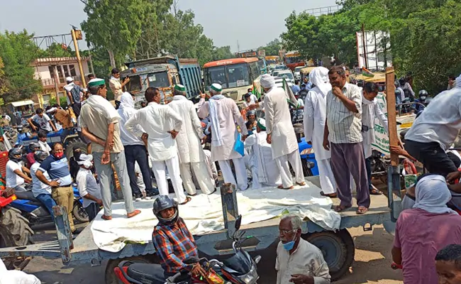 Farmers' Protests Live Updates :कृषि मंत्री की किसानों से अपील- जनता के हित में खत्म करें आंदोलन, बातचीत से निकालें हल