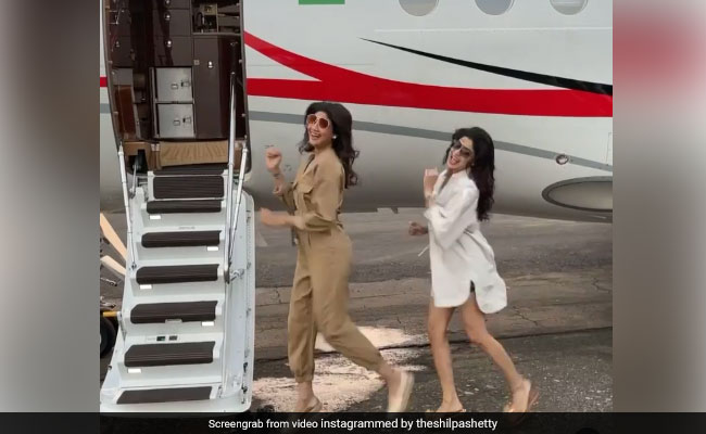 शिल्पा शेट्टी प्राइवेट जेट में परिवार संग छुट्टियां मनाने पहुंचीं विदेश, Video में ओपेरा गाती आईं नजर