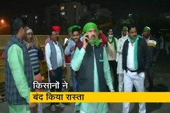 UP के किसानों ने दिल्ली-नोएडा लिंक रोड पर किया चक्का जाम UP के किसानों ने दिल्ली-नोएडा लिंक रोड पर किया चक्का जाम