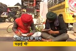 किसानों के साथ उनके स्कूली बच्चे भी कंधे से कंधा मिलाकर आंदोलन में डटे किसानों के साथ उनके स्कूली बच्चे भी कंधे से कंधा मिलाकर आंदोलन में डटे