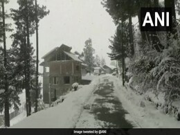 कश्मीर घाटी में बर्फबारी, गुलमर्ग में पारा शून्य से 7.5 डिग्री सेल्सियस नीचे कश्मीर घाटी में बर्फबारी, गुलमर्ग में पारा शून्य से 7.5 डिग्री सेल्सियस नीचे