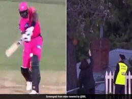 BBL 2020: जेसन होल्डर ने मारा ऐसा छक्का, गेंद जाकर पेड़ पर अटक गई..देखें Video BBL 2020: जेसन होल्डर ने मारा ऐसा छक्का, गेंद जाकर पेड़ पर अटक गई..देखें Video