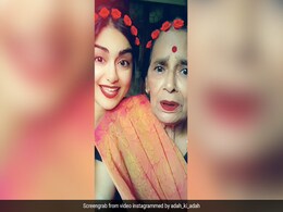 अदा शर्मा दादी संग 'दिल चीज क्या है' गाने पर रियाज करती आईं नजर, Viral हुआ Cute Video अदा शर्मा दादी संग 'दिल चीज क्या है' गाने पर रियाज करती आईं नजर, Viral हुआ Cute Video