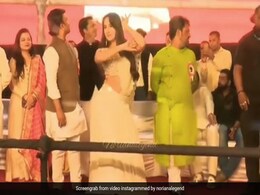 नोरा फतेही व्हाइट लहंगे में 'दिलबर' गाने पर स्टेज पर डांस करती आईं नजर- देखें थ्रोबैक Video नोरा फतेही व्हाइट लहंगे में 'दिलबर' गाने पर स्टेज पर डांस करती आईं नजर- देखें थ्रोबैक Video