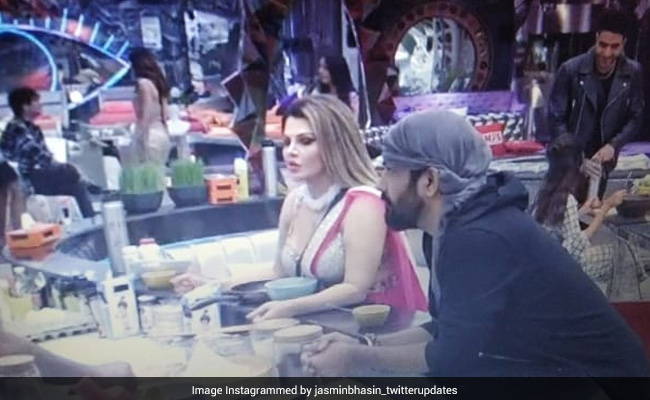 Rakhi Sawant की हुई बिग बॉस 14 में एंट्री, निक्की तम्बोली और अली गोनी भी दोबारा आए घर में