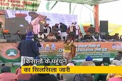 कोई कंधे पर 'हल' लिए तो कोई 'साइकिल' से मीलों का सफर तय कर पहुंच रहा है आंदोलन में कोई कंधे पर 'हल' लिए तो कोई 'साइकिल' से मीलों का सफर तय कर पहुंच रहा है आंदोलन में