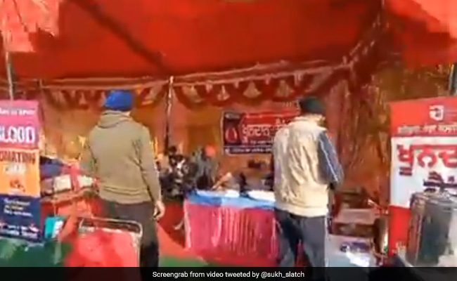 Protesting Farmers Queue Up At Singhu Border To Register For Blood Donation Camp