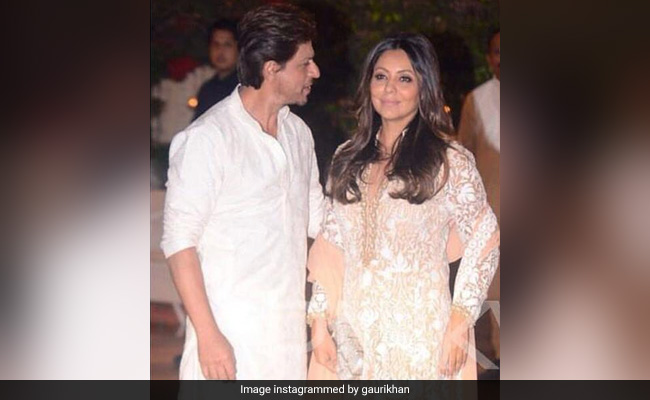 Shah Rukh Khan's ROFL Reply To Gauri Khan's Tweet Deserves An Award Of Its Own