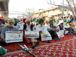 किसानों का केंद्र सरकार को दो टूक- 'मांगें मान लो, नहीं तो गणतंत्र दिवस पर निकालेंगे ट्रैक्टर परेड', गवर्नर हाउस को भी बनाएंगे निशाना किसानों का केंद्र सरकार को दो टूक- 'मांगें मान लो, नहीं तो गणतंत्र दिवस पर निकालेंगे ट्रैक्टर परेड', गवर्नर हाउस को भी बनाएंगे निशाना