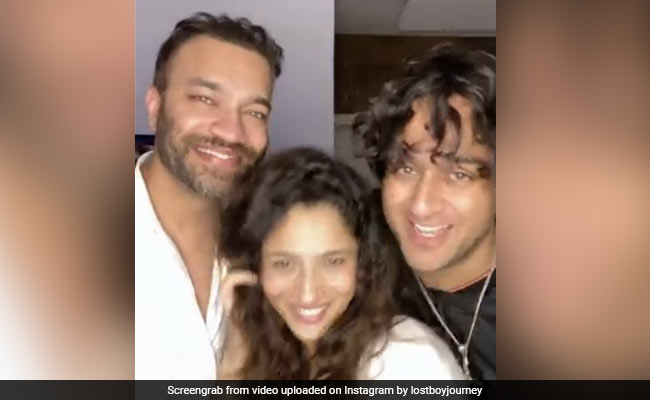 अंकिता लोखंडे Photo खींचते-खींचते बनाने लगीं Video, विकास गुप्ता ने उड़ा दिया मजाक