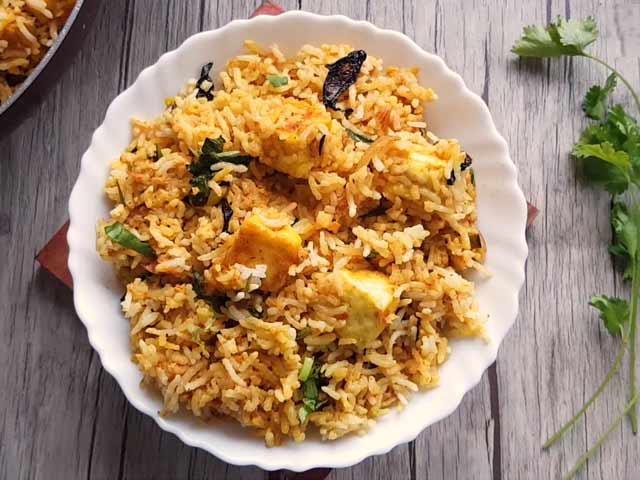 How To Make Paneer Makhni Biryani | Easy Paneer Makhni Biryani Recipe Video