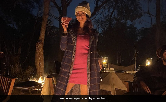 Alia Bhatt की फोटो में नजर आए रणबीर कपूर, ढूंढो तो जानें...