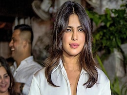 किसानों के समर्थन में उतरीं Priyanka Chopra, Tweet कर बोलीं- उनके डर को दूर करने की जरूरत... किसानों के समर्थन में उतरीं Priyanka Chopra, Tweet कर बोलीं- उनके डर को दूर करने की जरूरत...