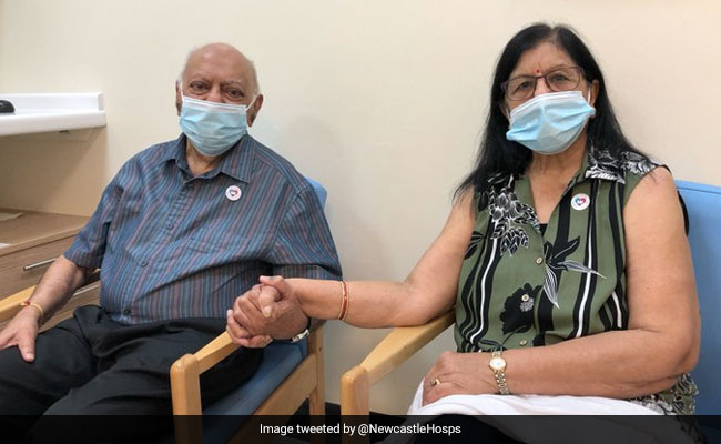 हरि और रंजन शुक्‍ला को ब्रिटेन में लगा कोविड-19 का टीका, वैक्‍सीन लेने वाले दुनिया के पहले भारतीय मूल के दंपति